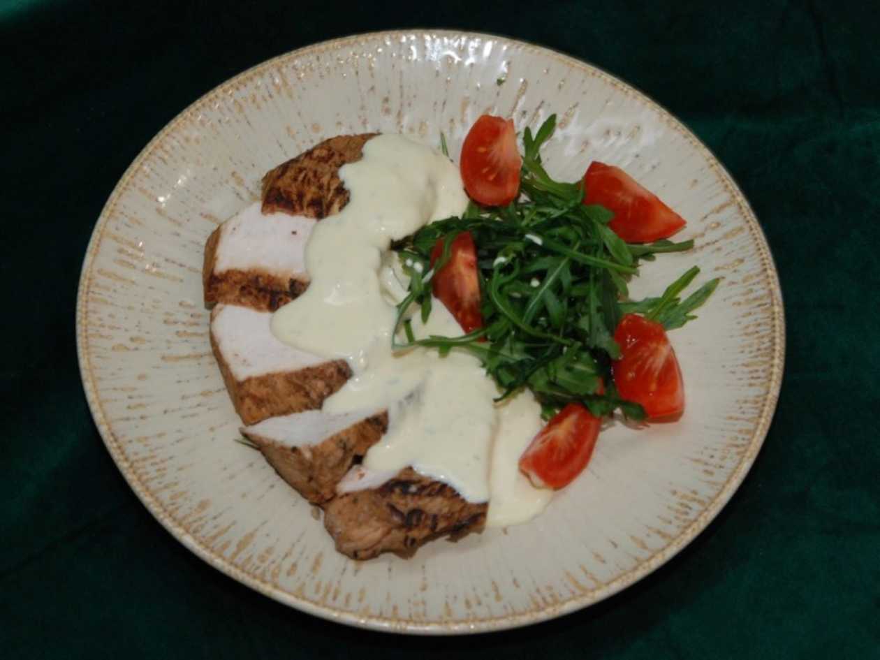 Індичка з соусом дорблю