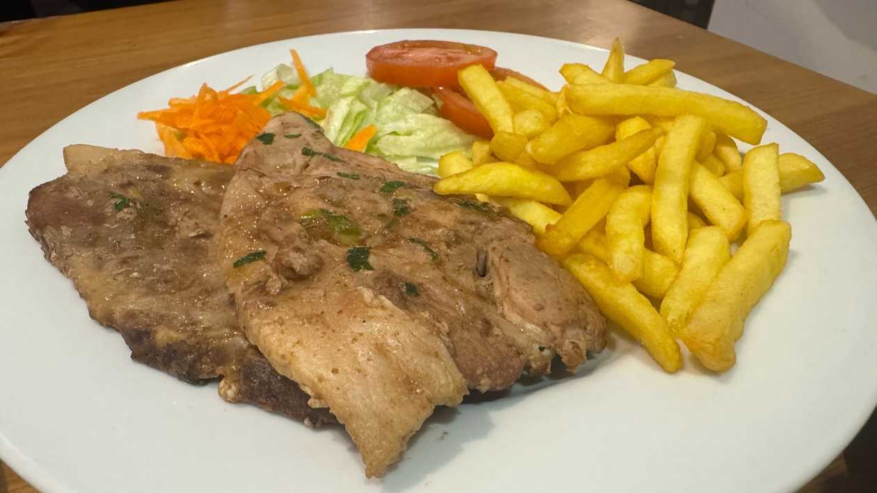 Pork chops, Eggs & Chips