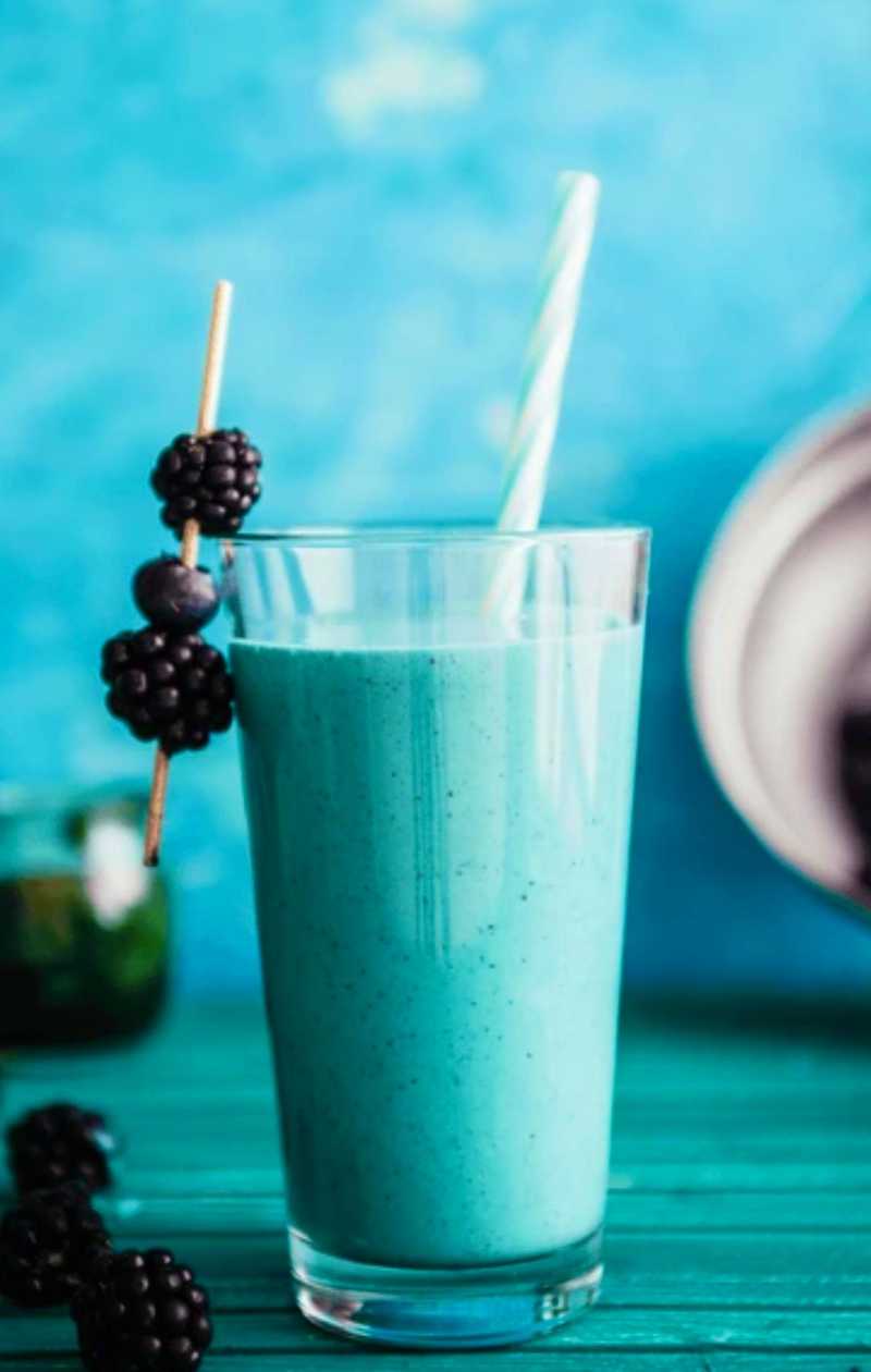 Blue spirulina splash 💙 ( Smoothie ) 🥤