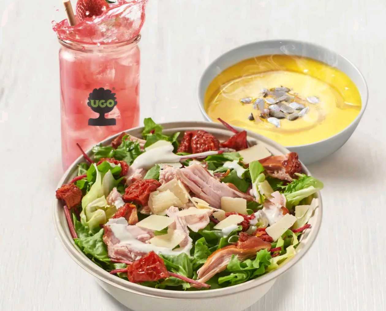 Menu polévka, salát Caesar se sušenými rajčaty a ledový čaj