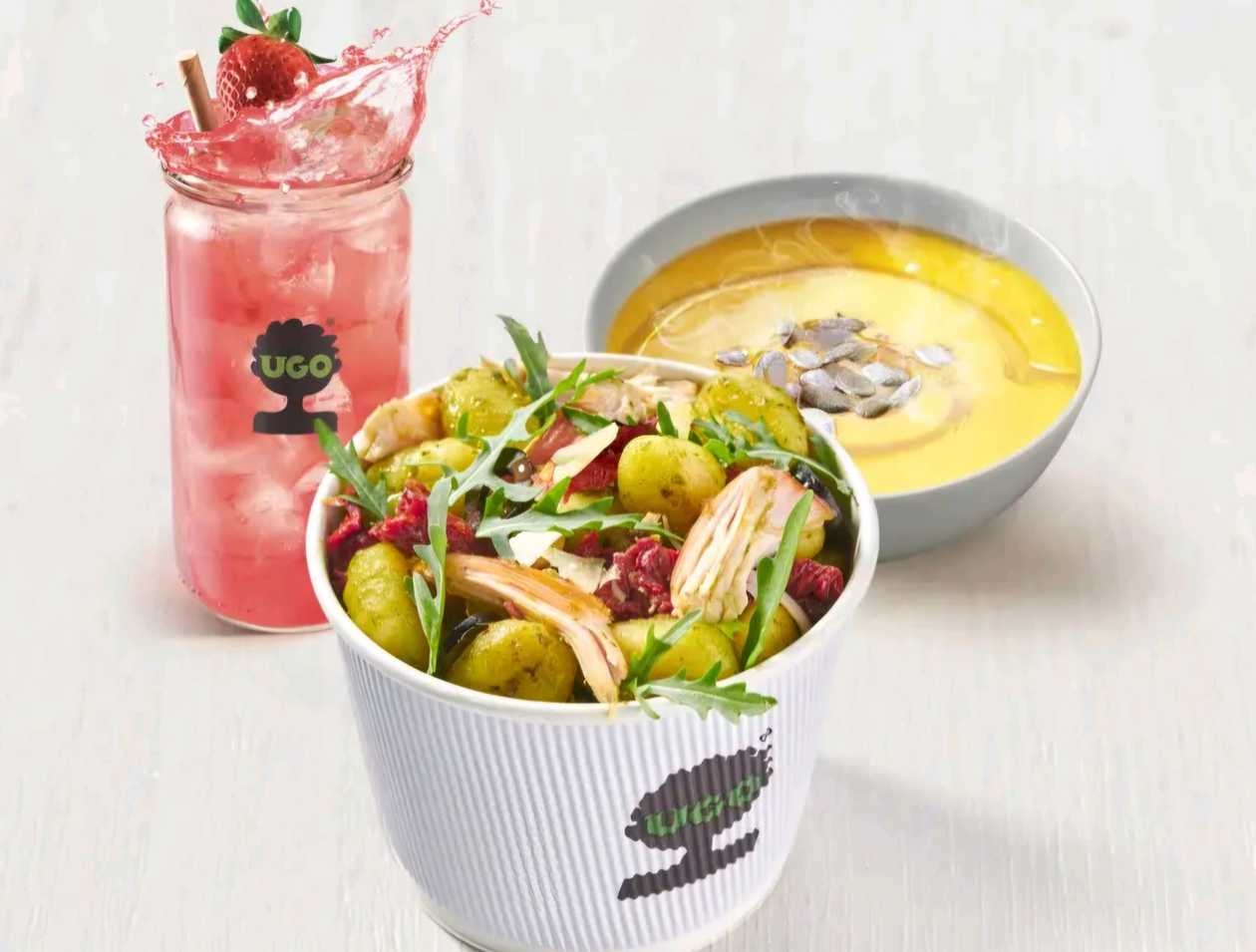 Menu polévka, noky s bazalkovým pestem a zauzeným kuřetem a ledový čaj