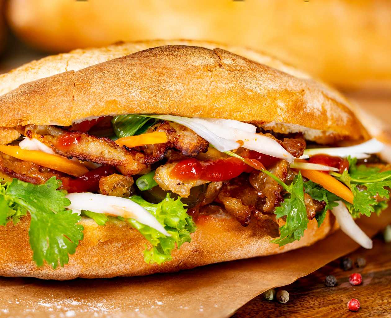 Bagheta cu fleica de porc la gratar