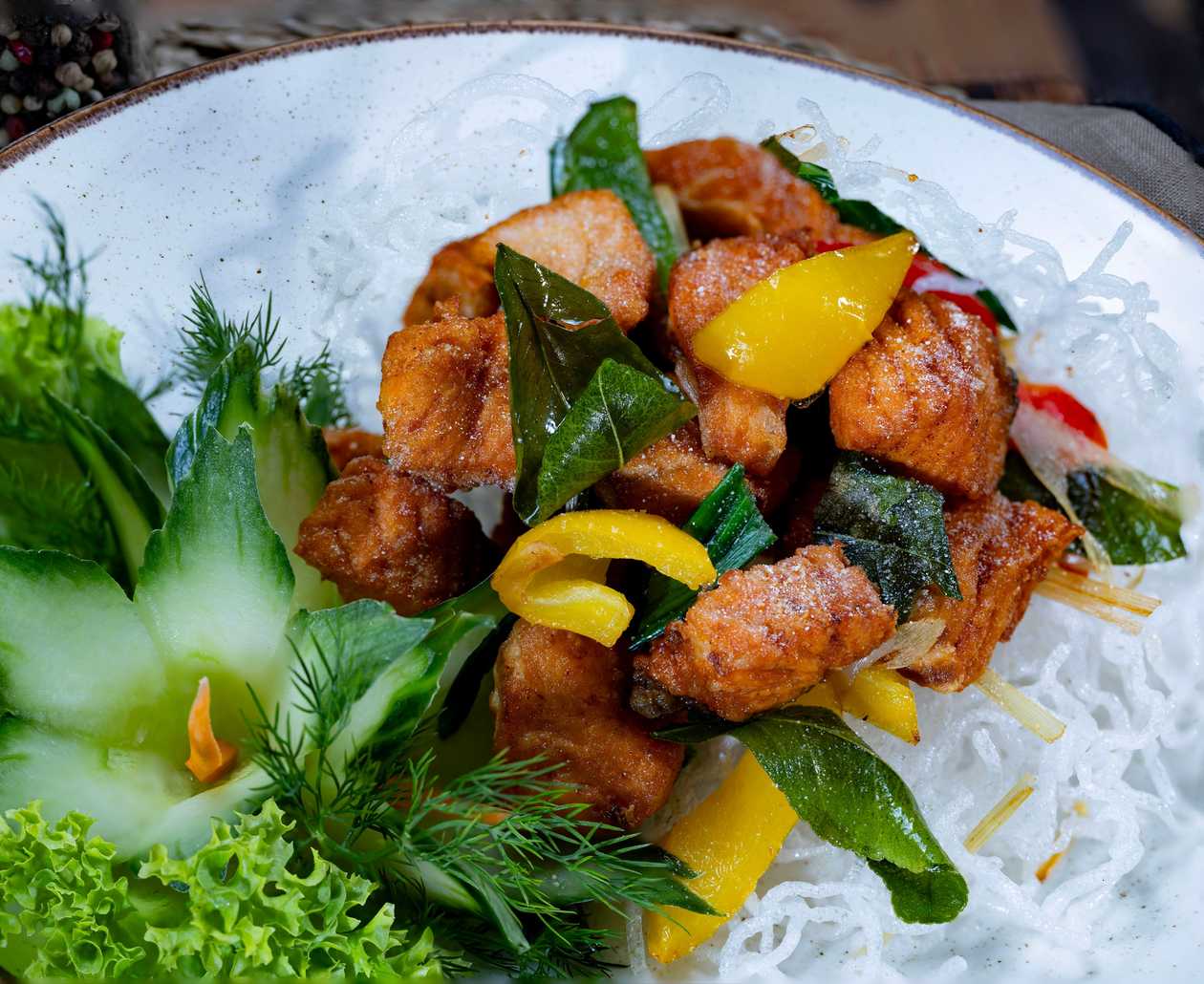 File de somon prajit in mixte de sare