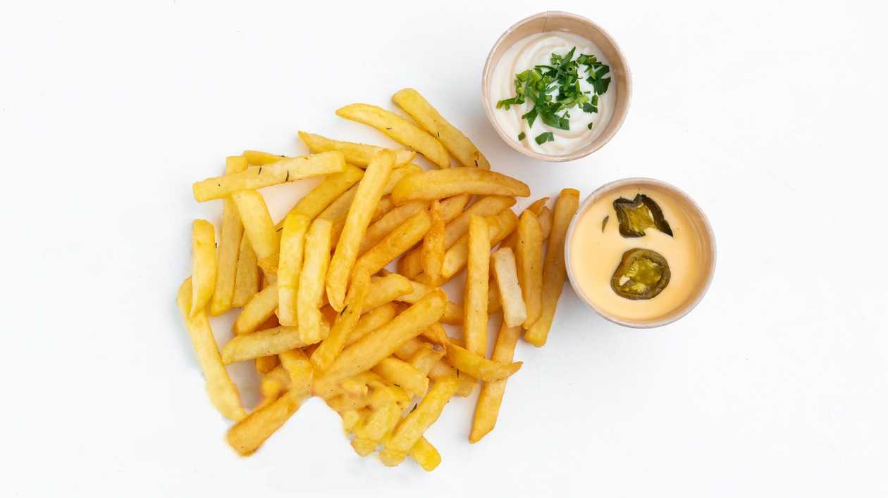 CARTOFI PRAJITI CU SOS AIOLI & PATRUNJEL 250Gr W