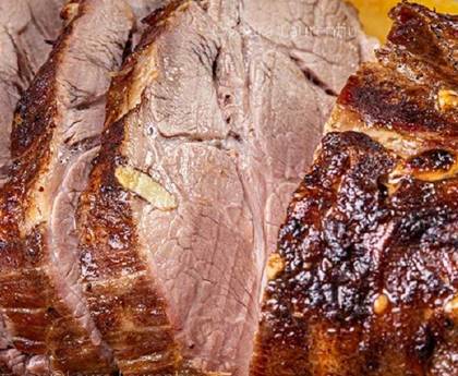 Ceafă de Porc Ținuta în Baiț cu Mirodenii