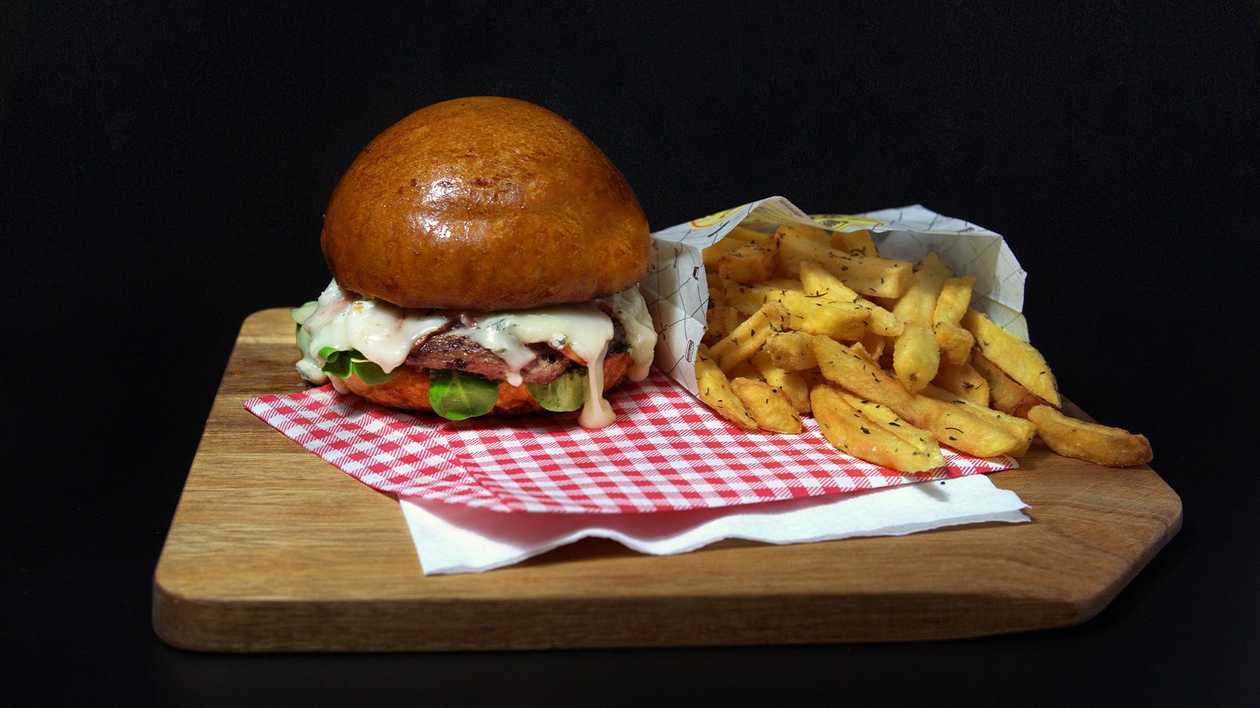 Blue CheeseBurger (fries included) 480g