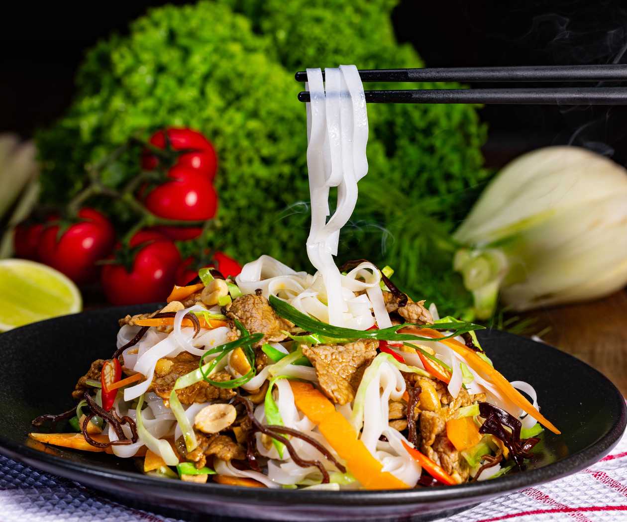 Taitei Pho cu vita trase la wok