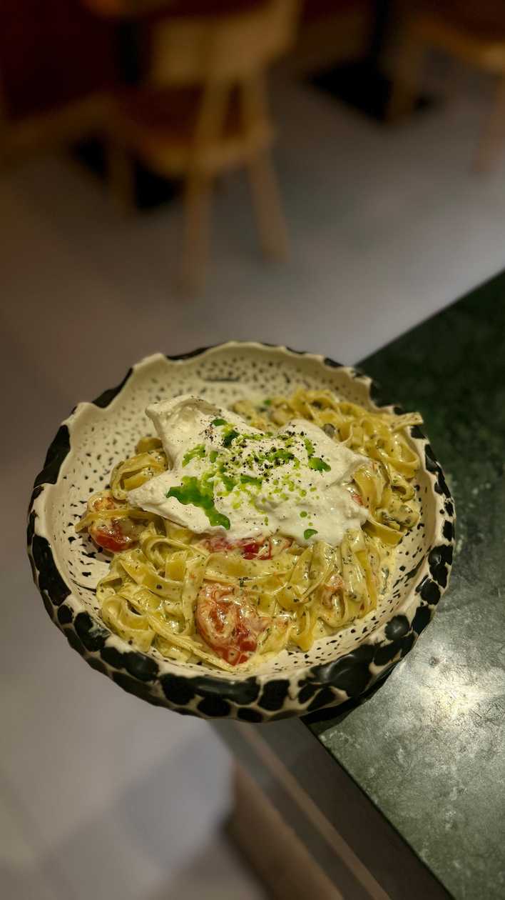 Tagliatelle pesto de busuioc si burrata