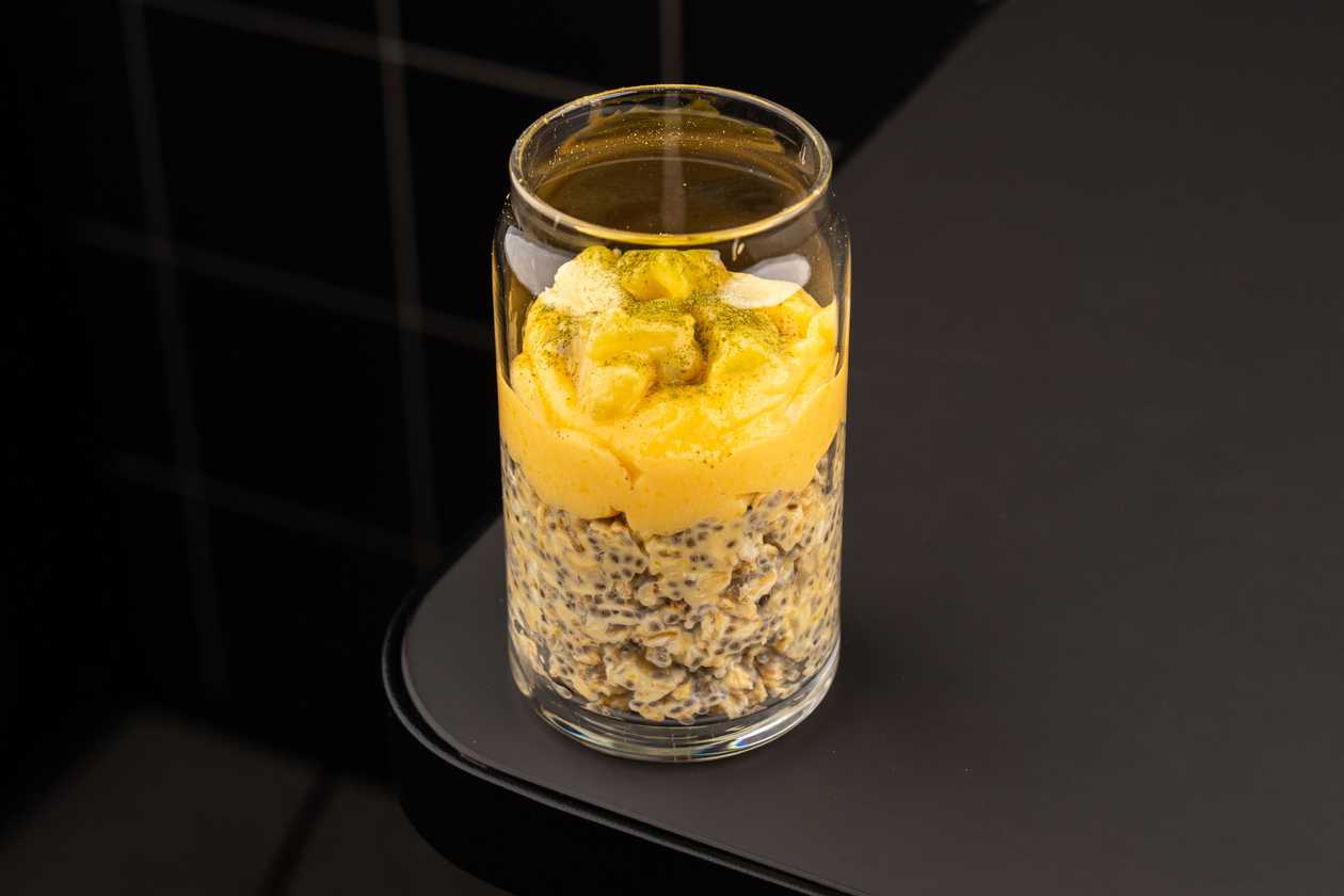 Lemon cream and pineapple overnight