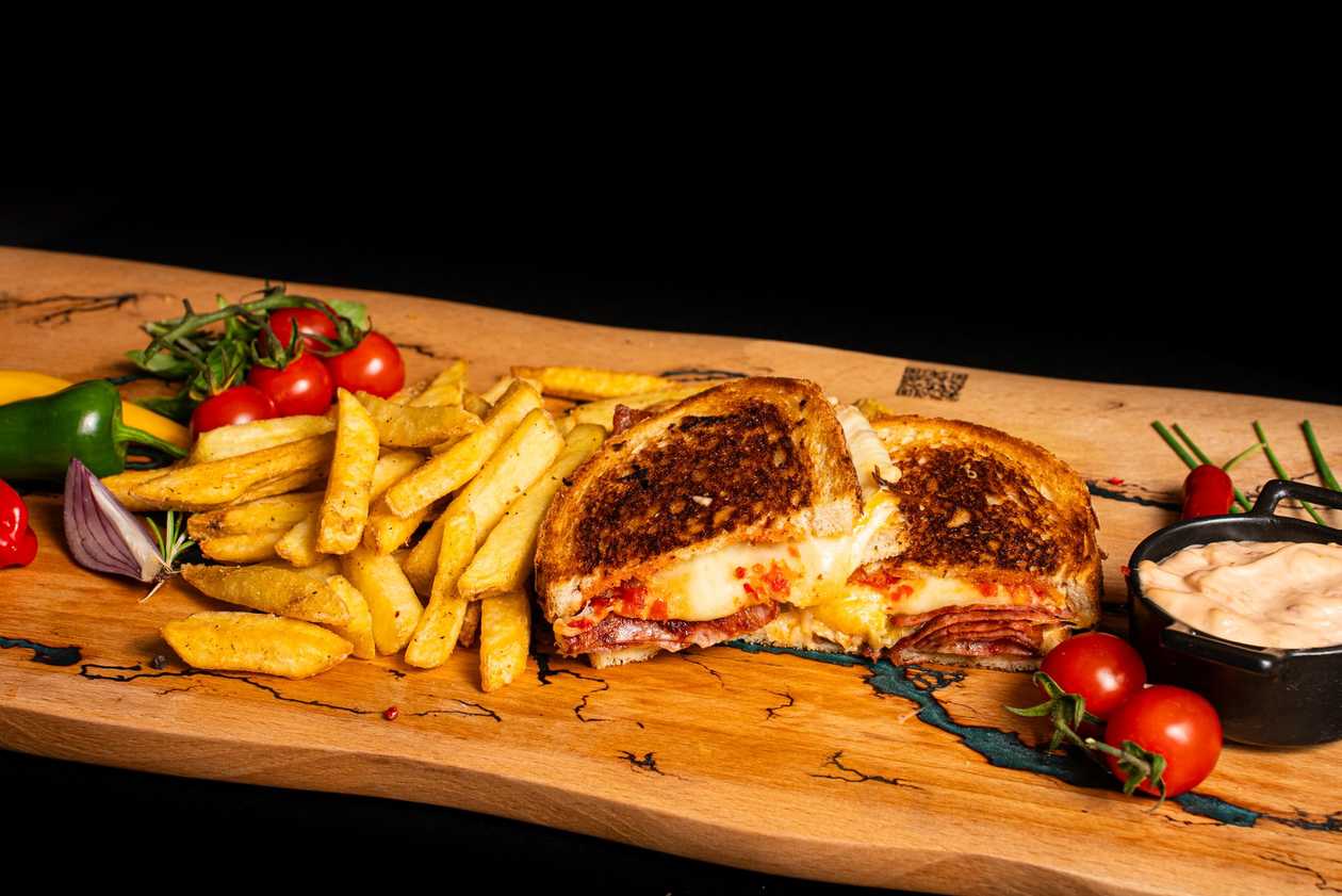 Grilled Jalapeño Bacon & Fries & Sos Dopamine