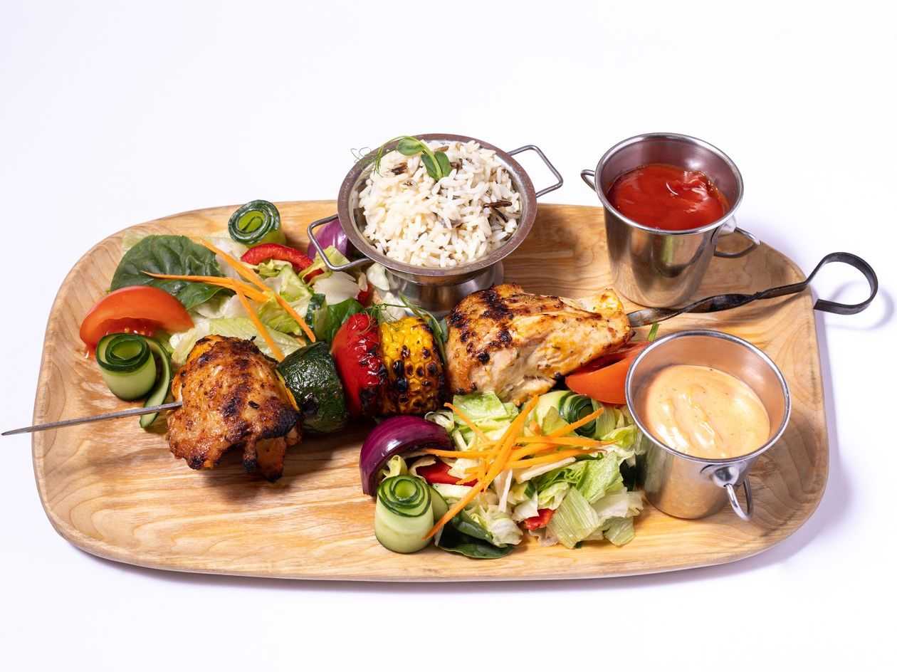 Two-flavor chicken skewer with vegetables