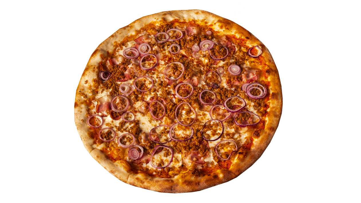 Filling pizza