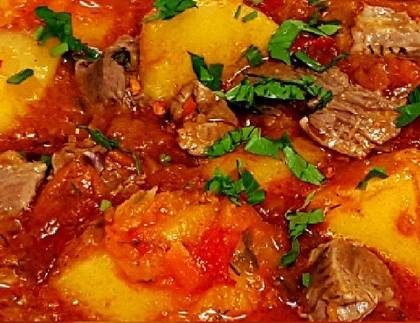 Gulaș cu Carne de Vită