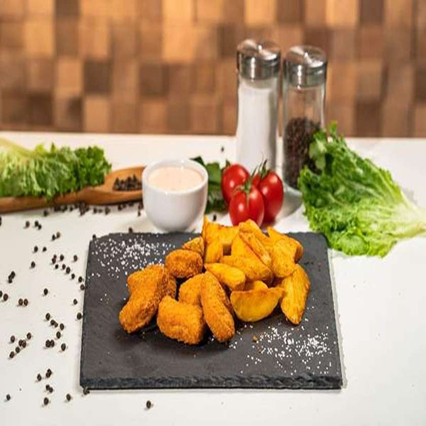 Nuggets Menu (6 pcs) and potato wedges