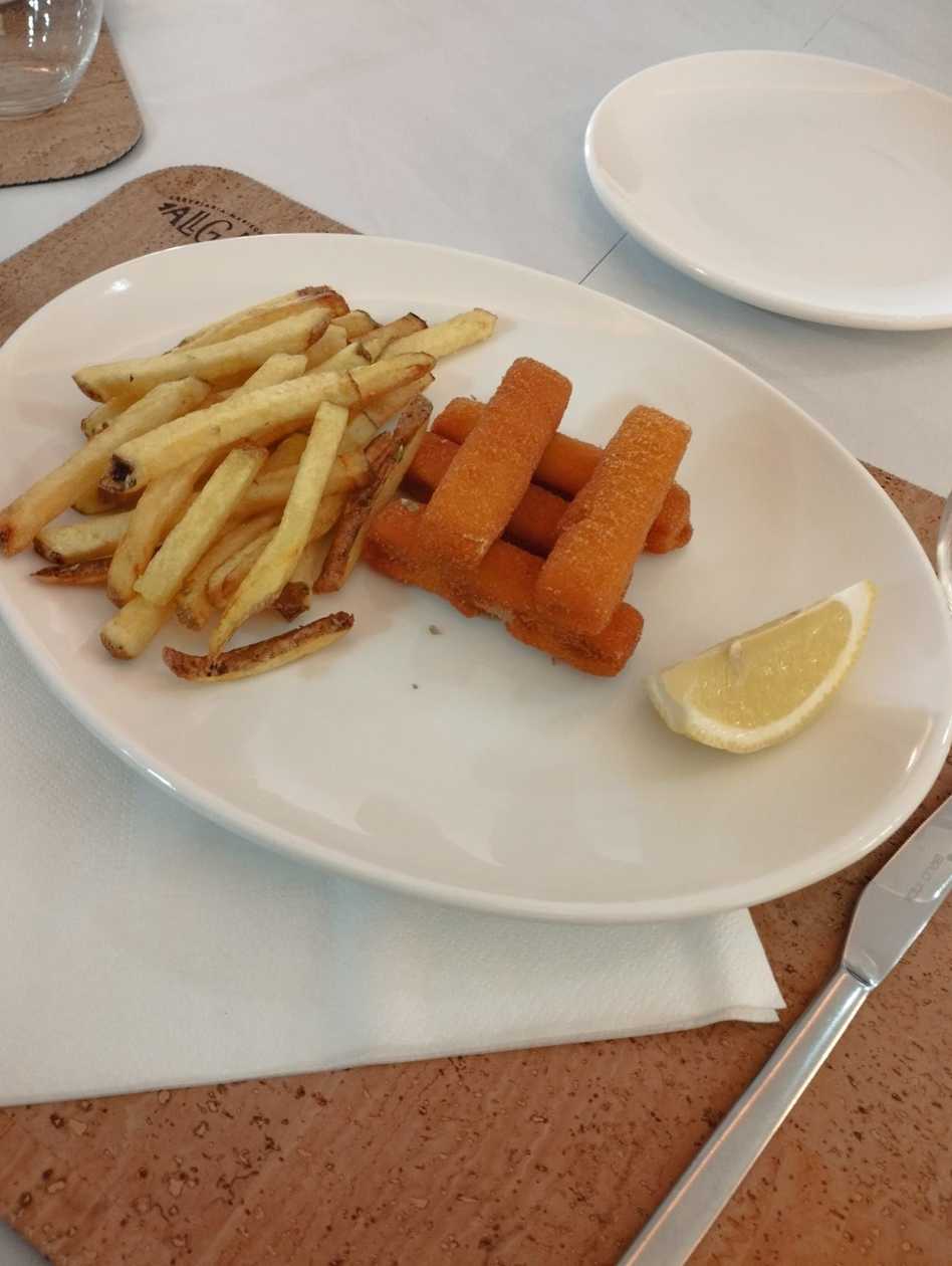 Fish Nuggets (6PC) with French Fries