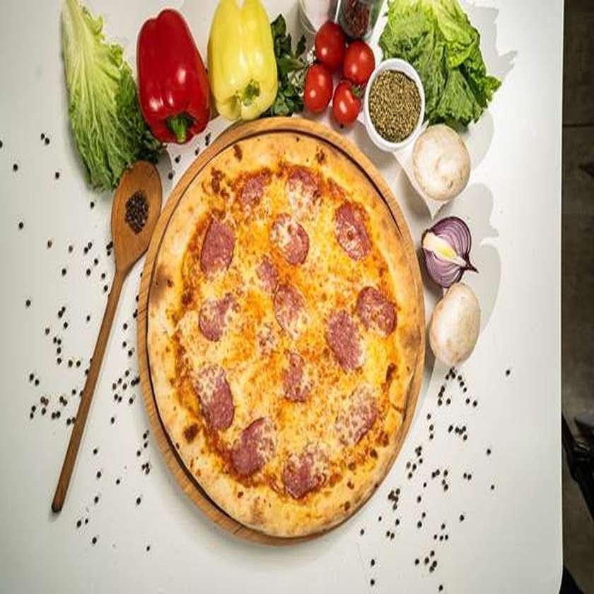 Salami Pizza Ø 32cm