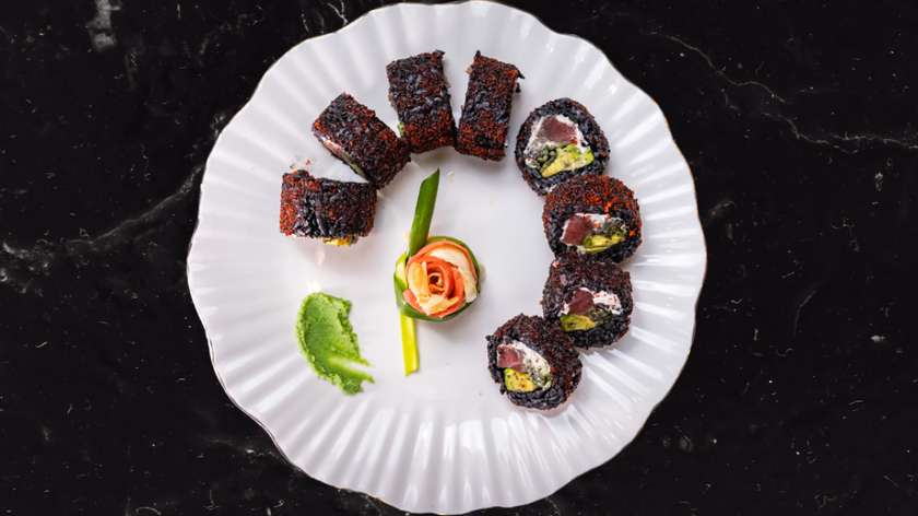 Red Black Tuna Roll