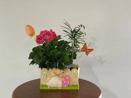 Plant arrangement "Godmother, you are my Easter sweet"