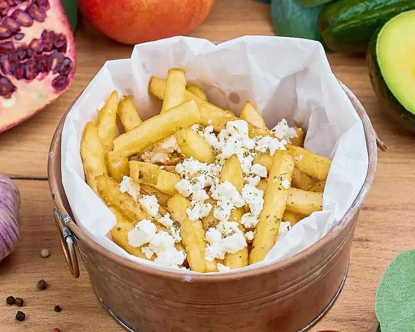 Frytki 150g z oregano i Fetą.
