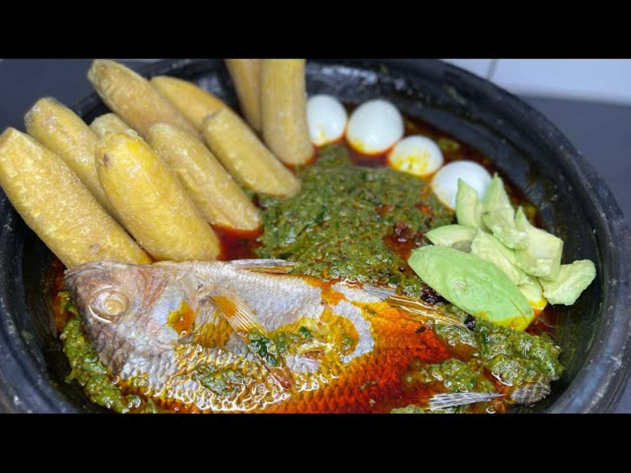 Ampesi and Kontomire Abom