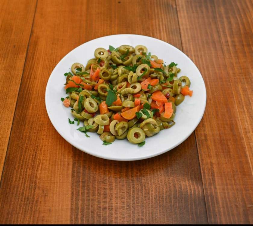 Green Olives with Carrots and Mint