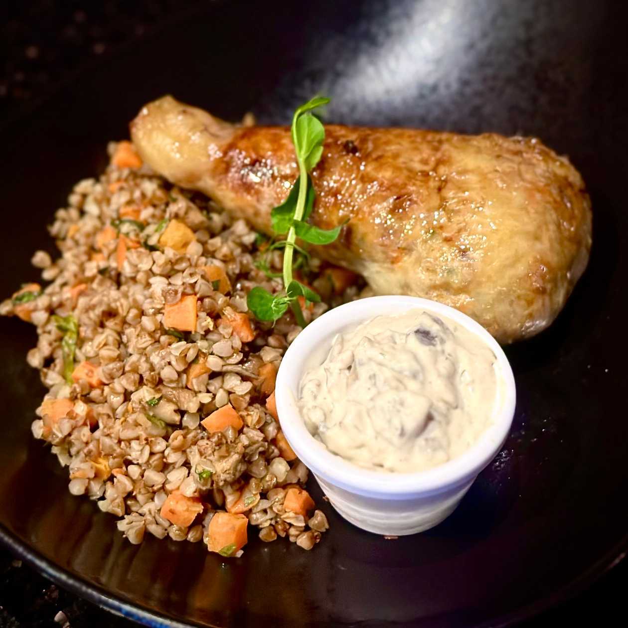 Buckwheat + Stuffed Chicken Leg + Mushroom Sauce (350g)