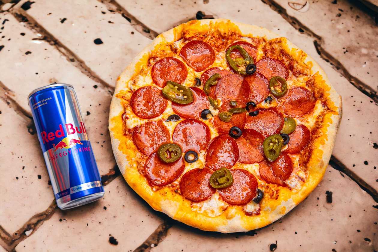 Mexicana (Large Thin Crust) + Red Bull 0.25 l
