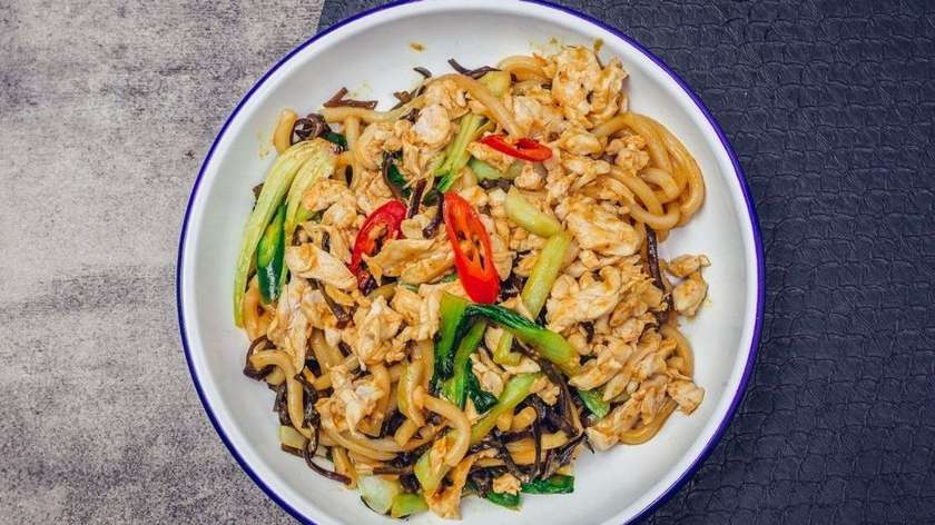 Udon Pad Gai z kurczakiem 🌶️