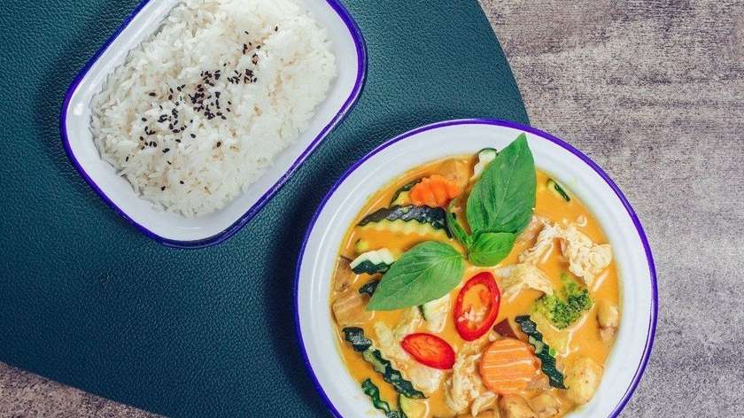 Keang Lueng - żółte curry z warzywami i kurczakiem