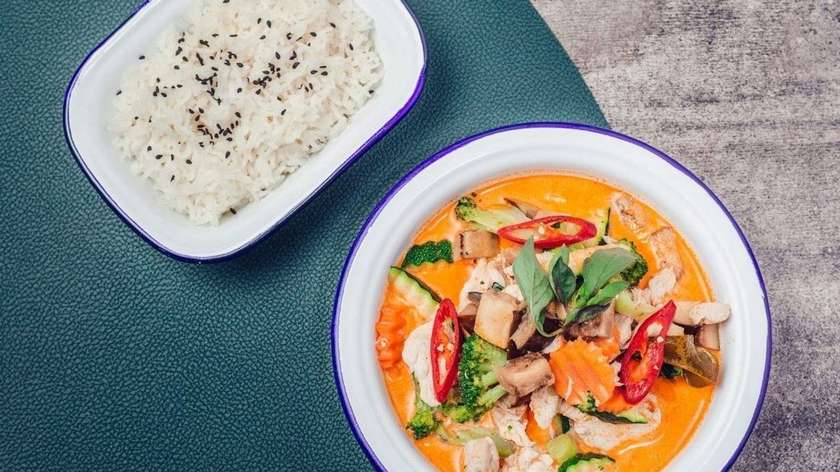 Keang Pad - czerwone curry z warzywami i kurczakiem 🌶️🌶️🌶️