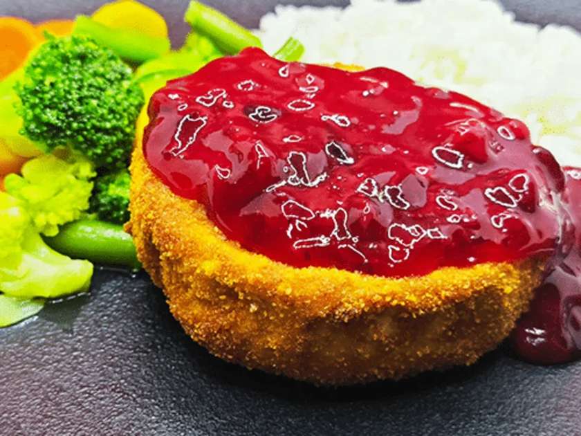 Camembert panierowany z żurawiną