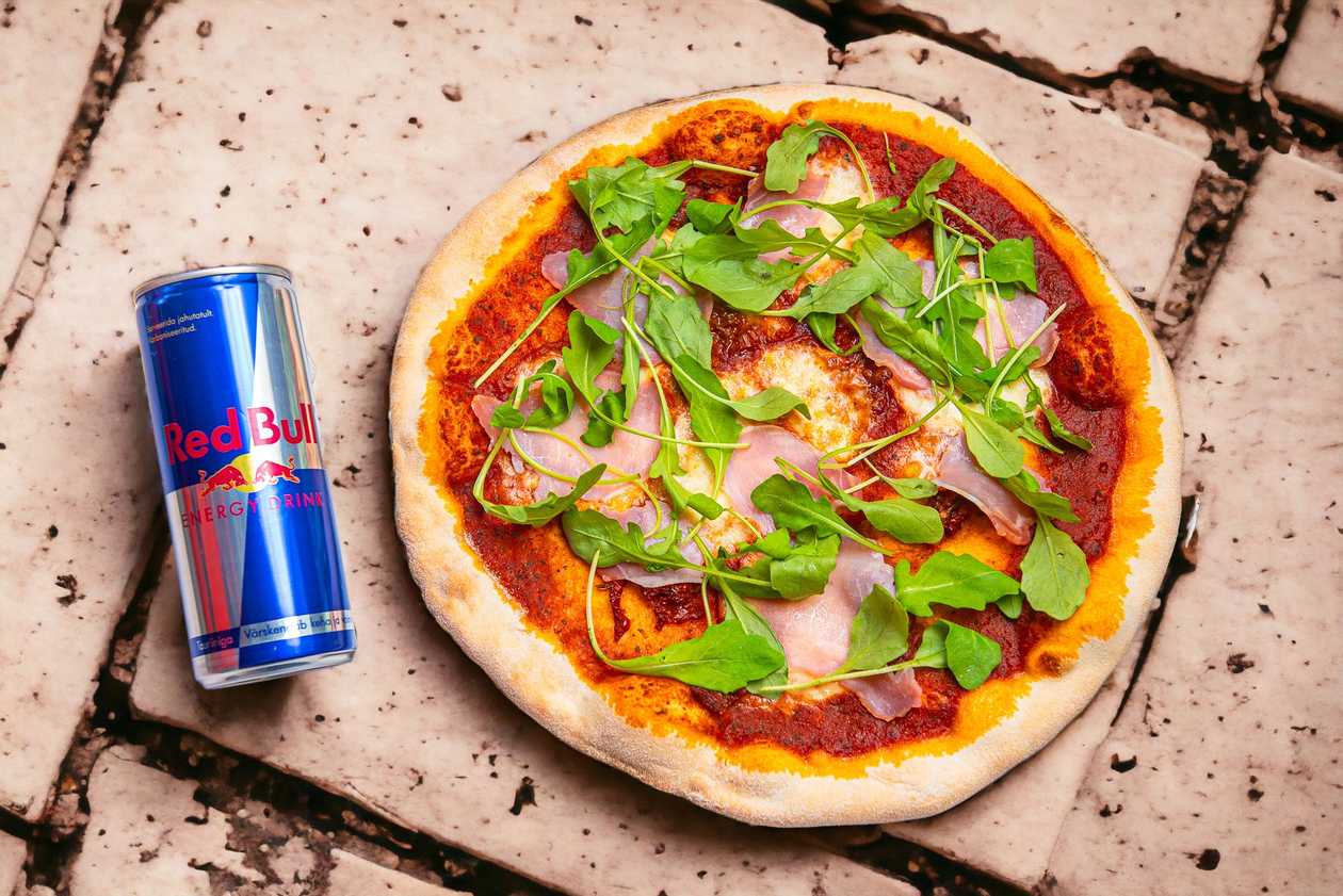Lavello (Large Thin Crust) + Red Bull 0.25