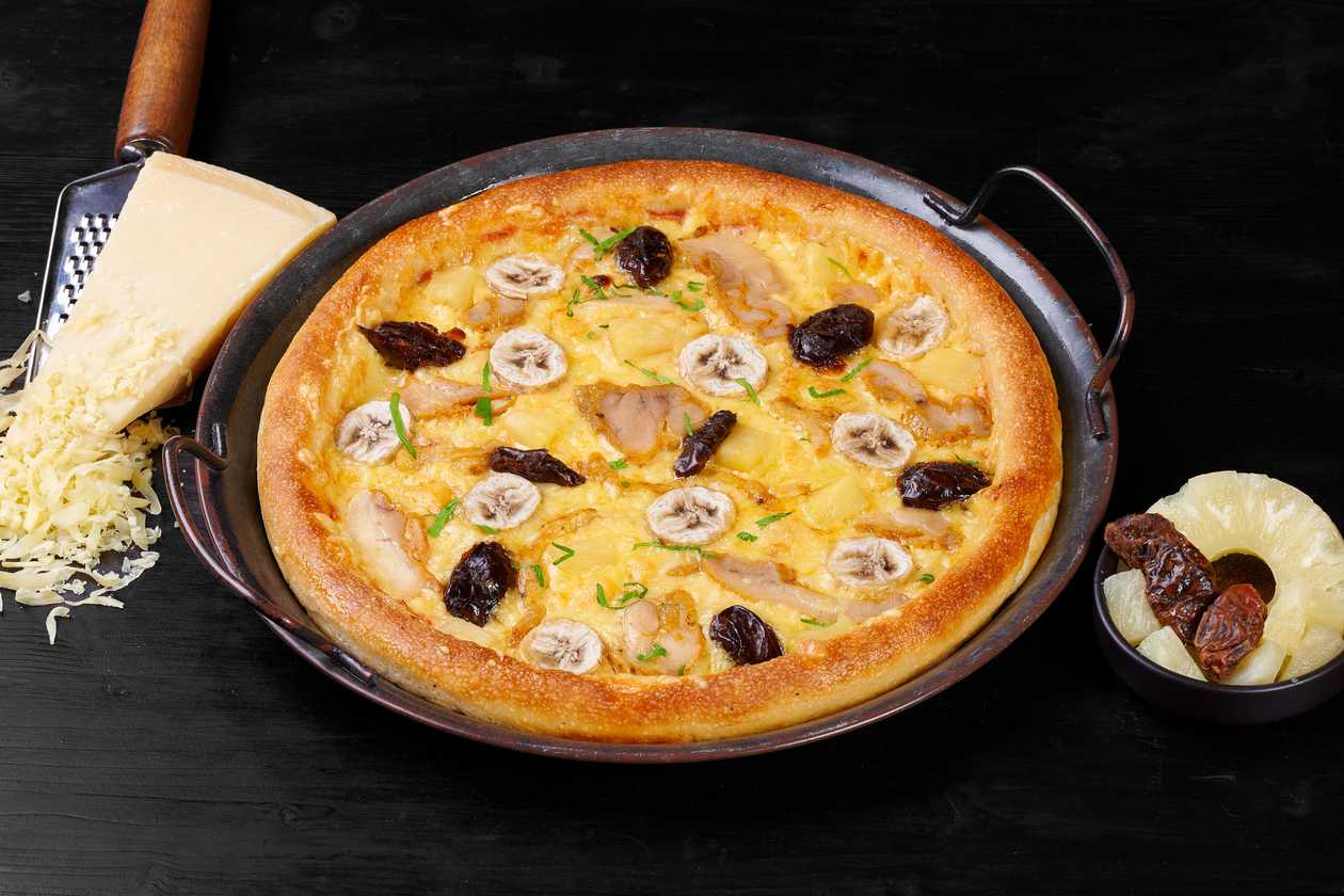 Tropical thick-crust pizza