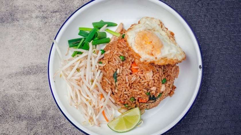 Khao Phat z kurczakiem