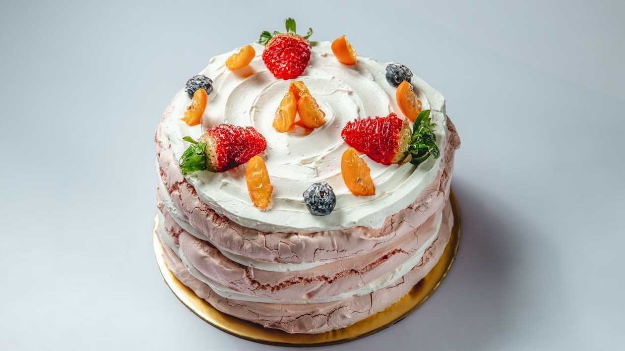 Pavlova Cake