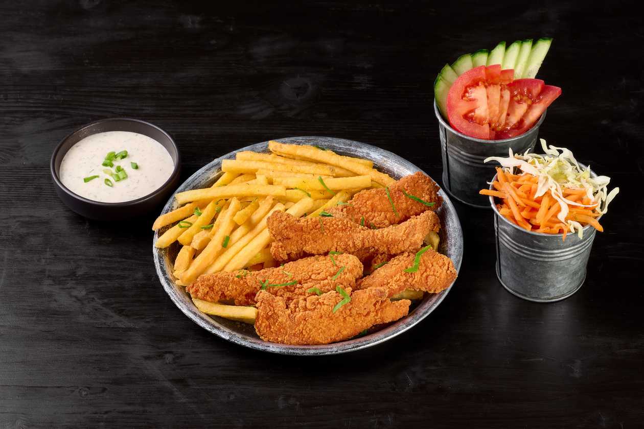 Crispy chicken fillet with side dish