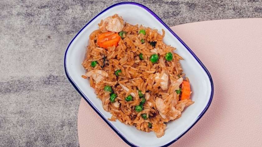 Smażony ryż z kurczakiem