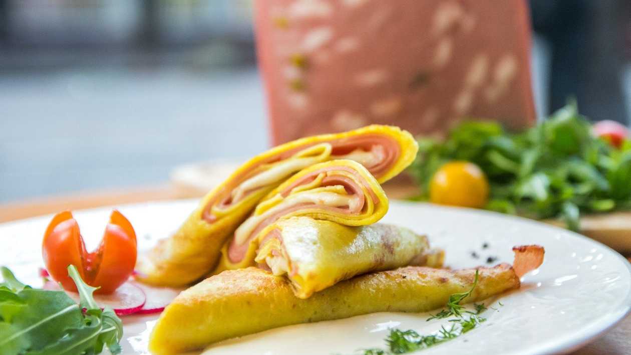 Crepes with mozzarella and Mortadella