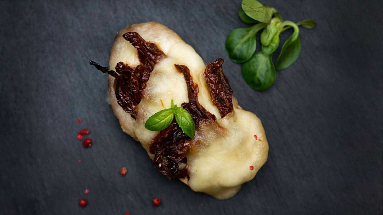 Bruschetta with baked mozzarella and dried tomatoes