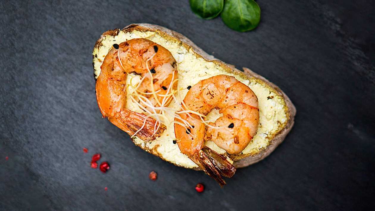 Bruschetta with shrimp and cottage cheese spread