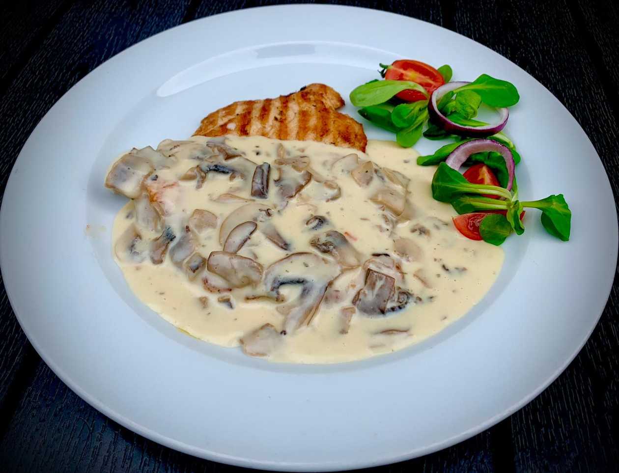 Piept De Pui Cu Sos De Ciuperci