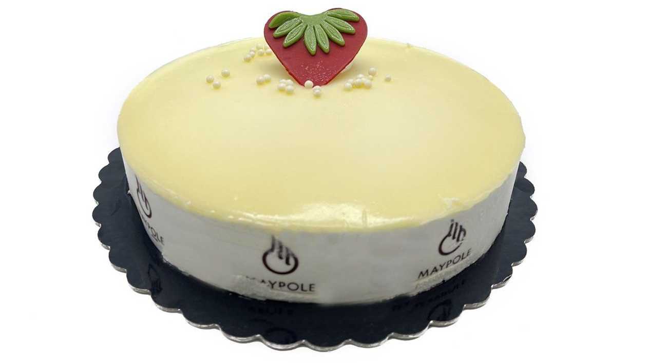 Vanilla, Rum & Strawberry Gateaux, Medium