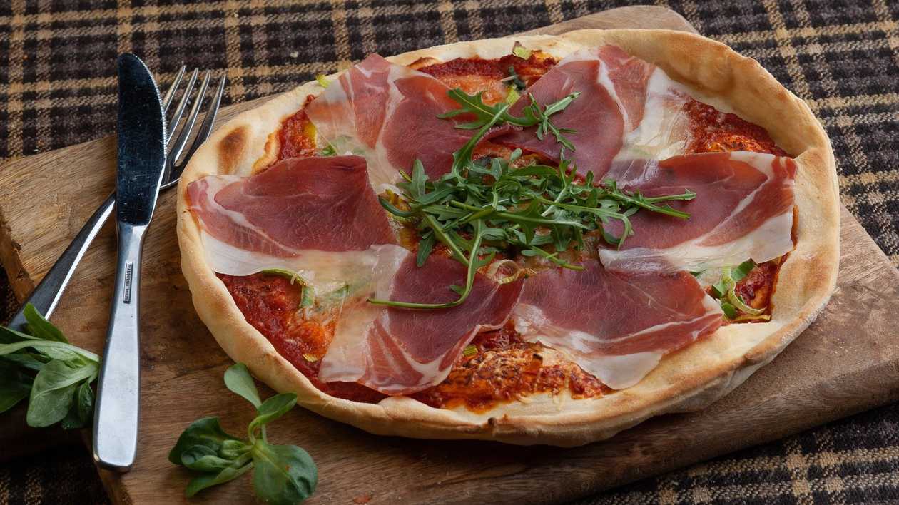 Pizza with Parma ham