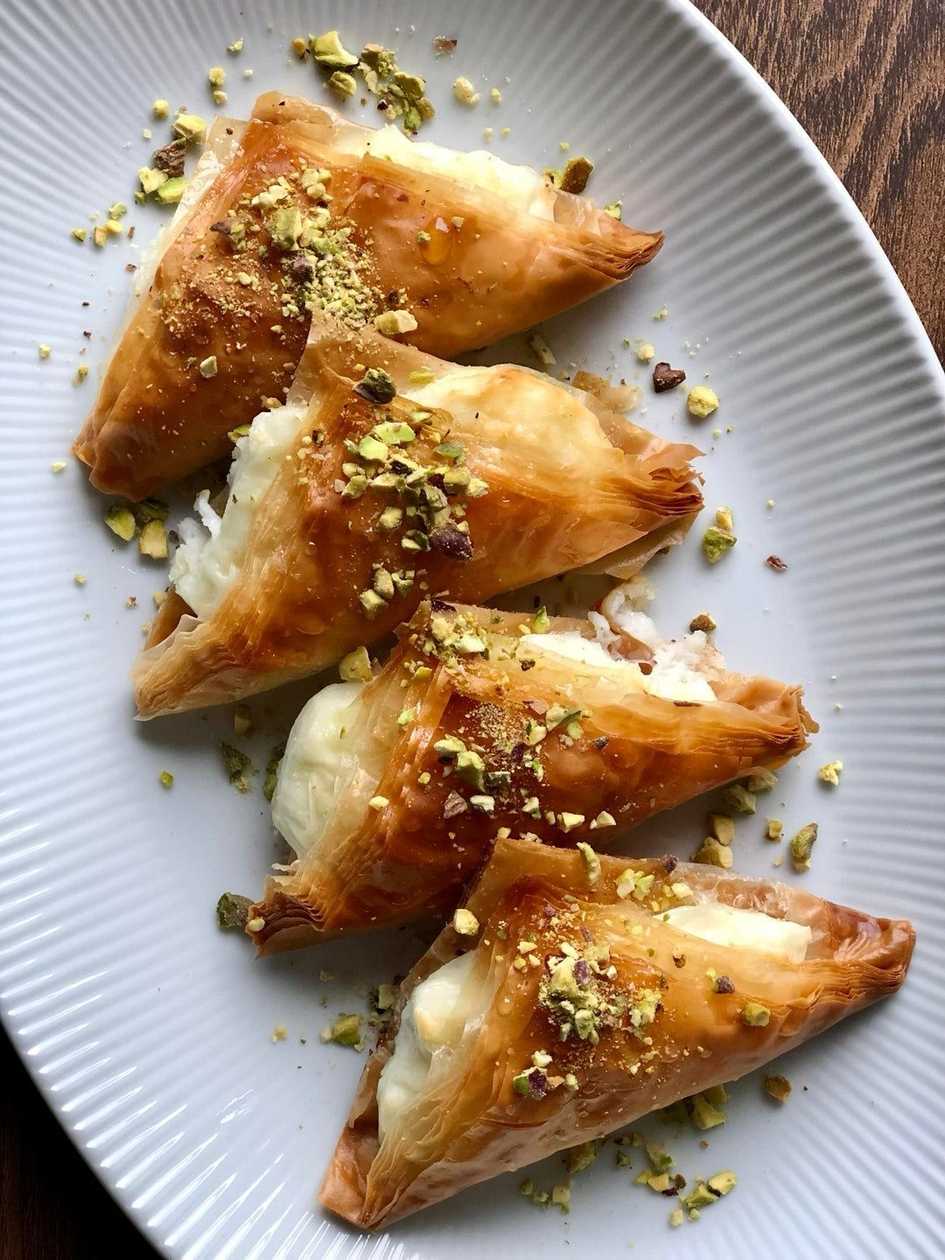 Foi de placinta cu crema de lapte