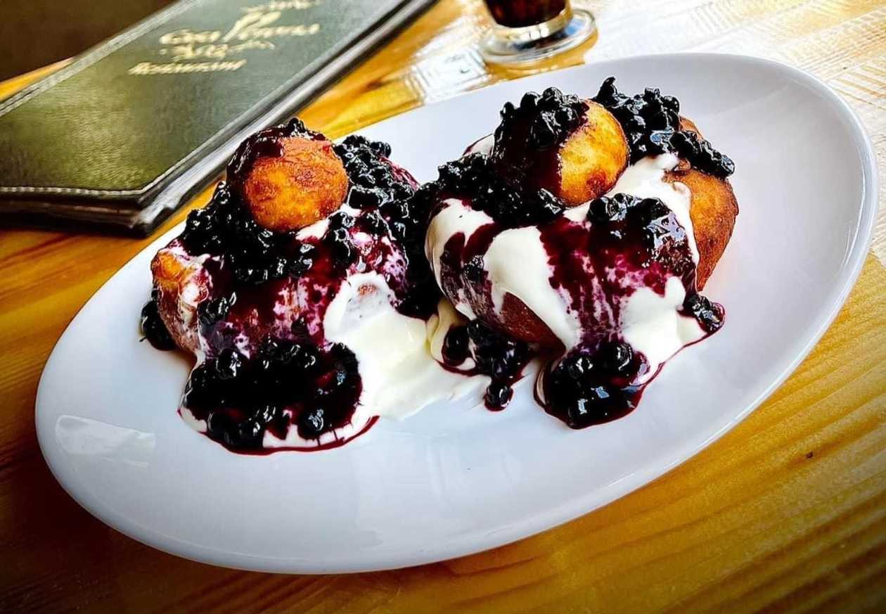 Papanași Cu Dulceață Și Smântână