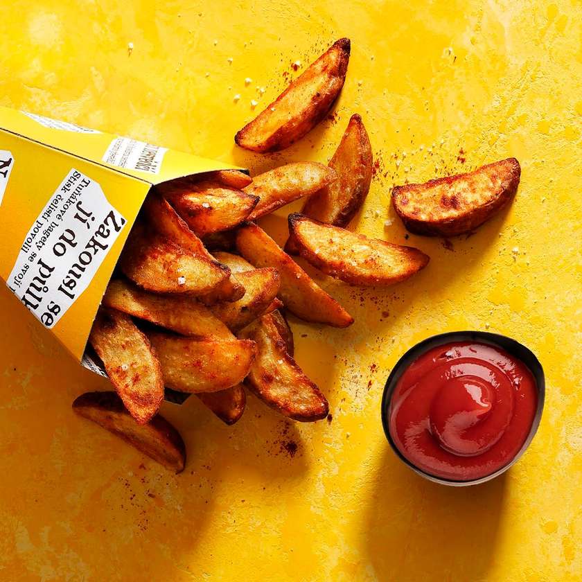Patatas with ketchup