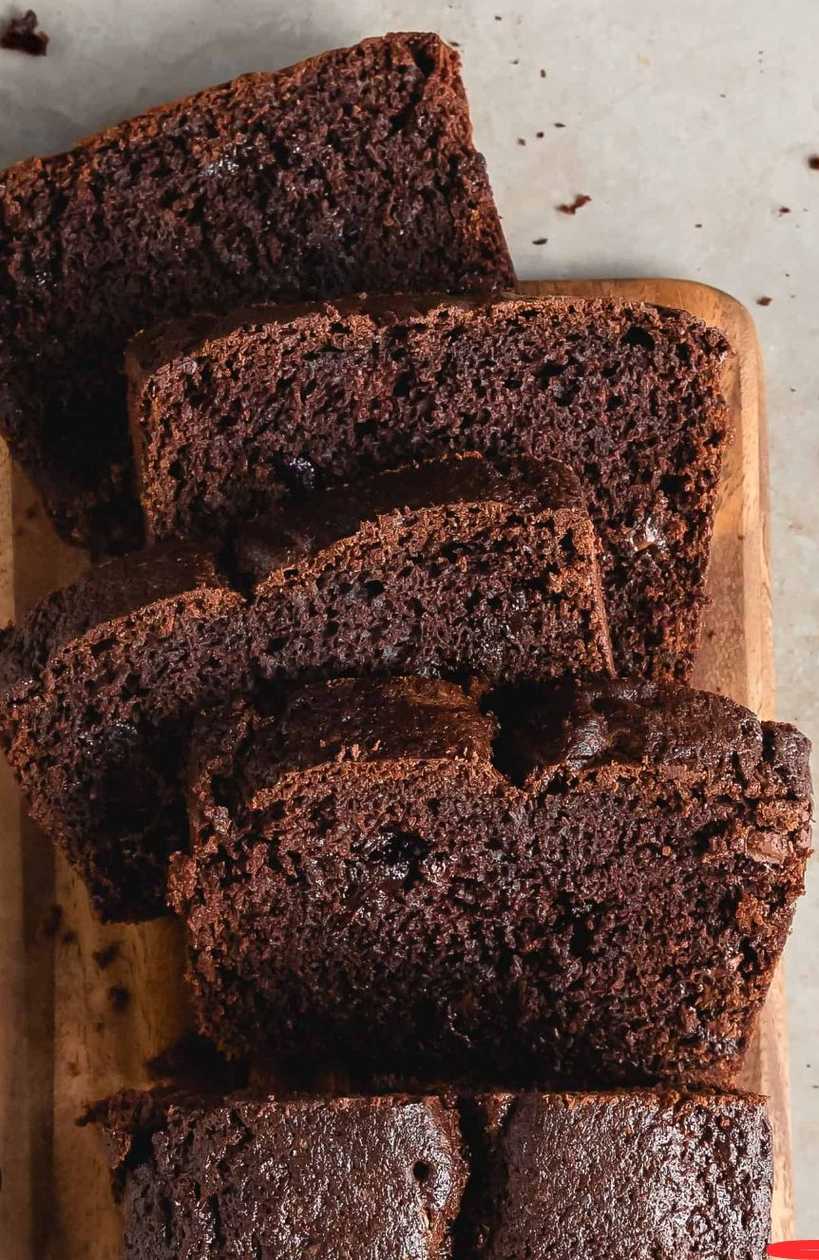 Plain chocolate cake slices