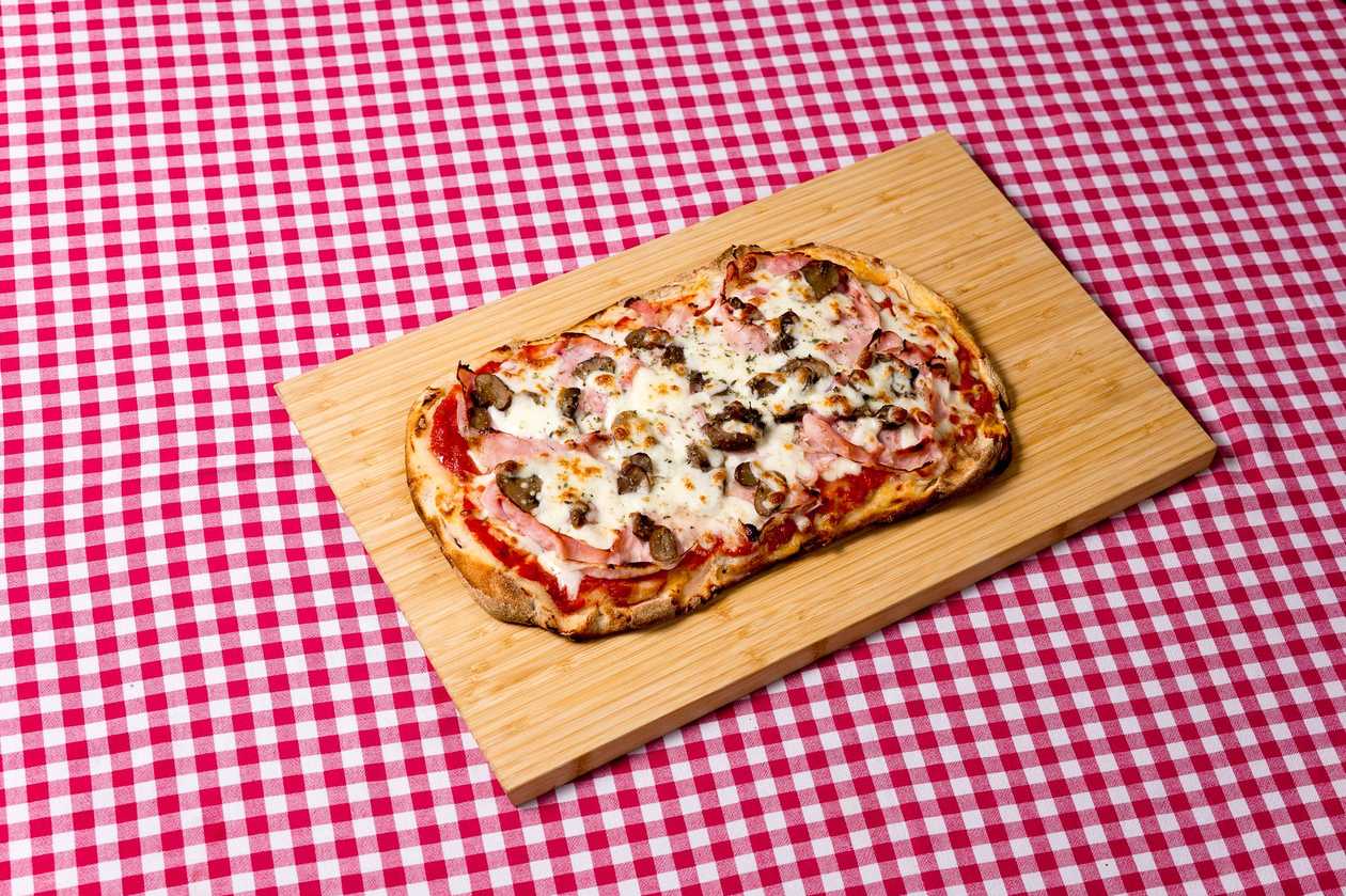 Pizza Pancetta Pere e Zola