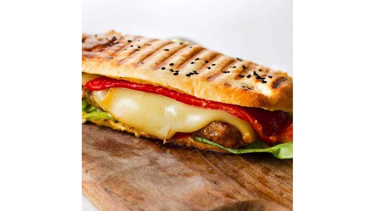 Burger De Casa Cu Carne De Vita