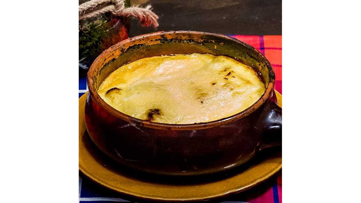 Clatite Cu Branza Dulce Si Stafide La Cuptor